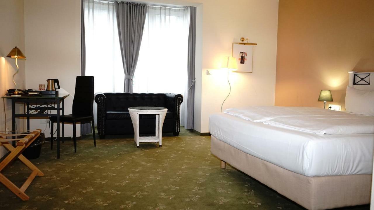 Entree Gross Borstel Garni Hotel Hamburg Exterior photo