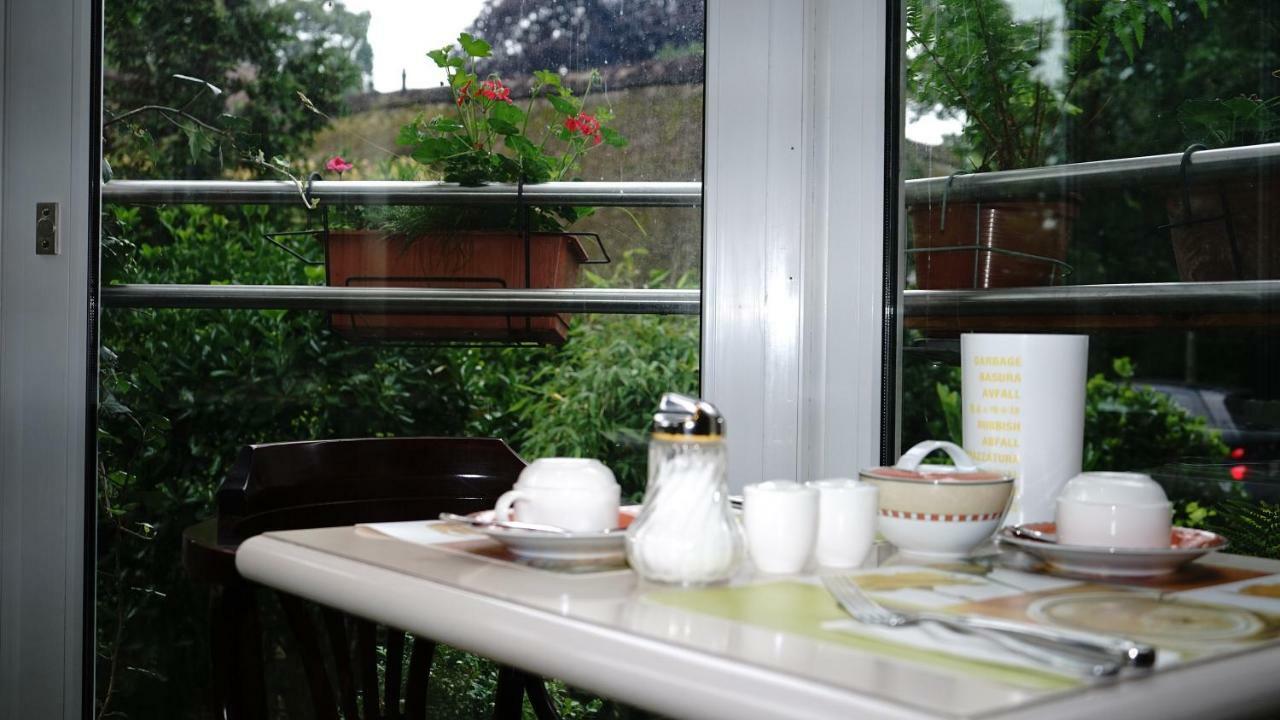 Entree Gross Borstel Garni Hotel Hamburg Exterior photo