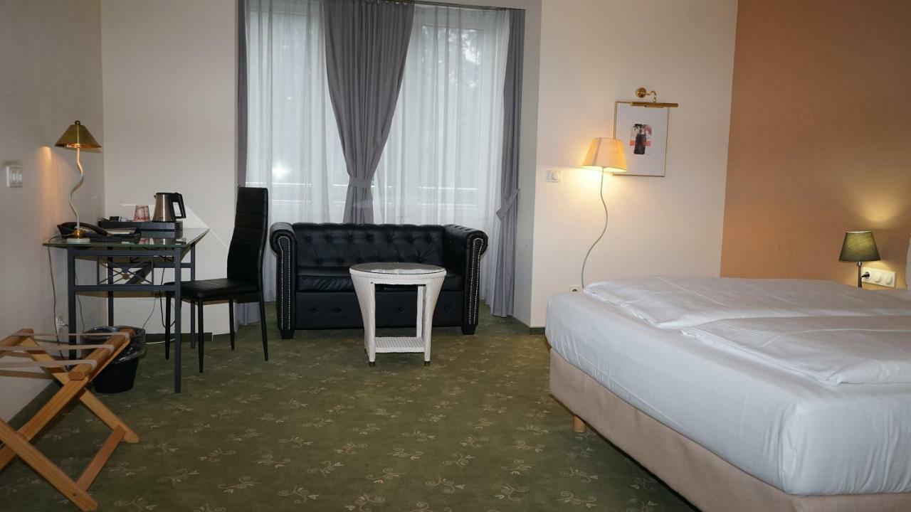 Entree Gross Borstel Garni Hotel Hamburg Exterior photo