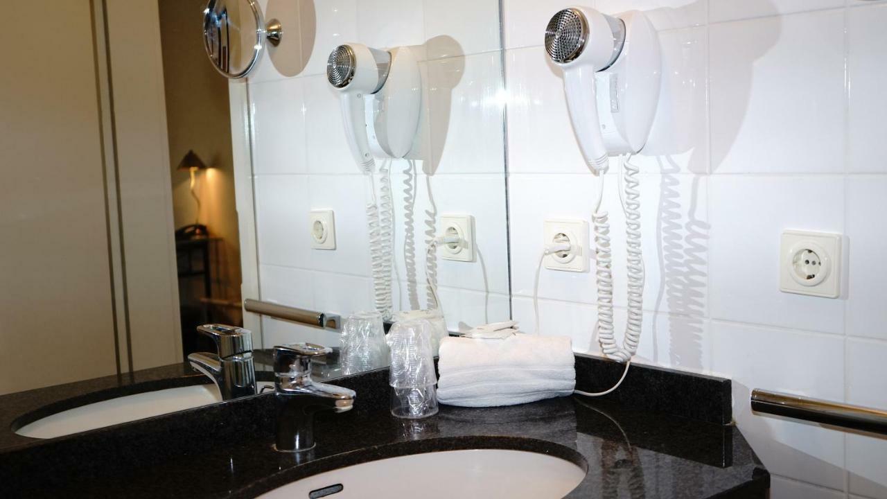 Entree Gross Borstel Garni Hotel Hamburg Exterior photo