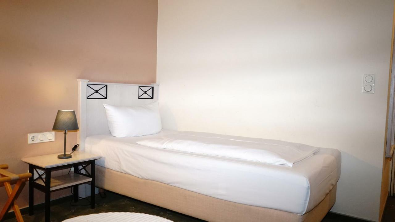 Entree Gross Borstel Garni Hotel Hamburg Exterior photo
