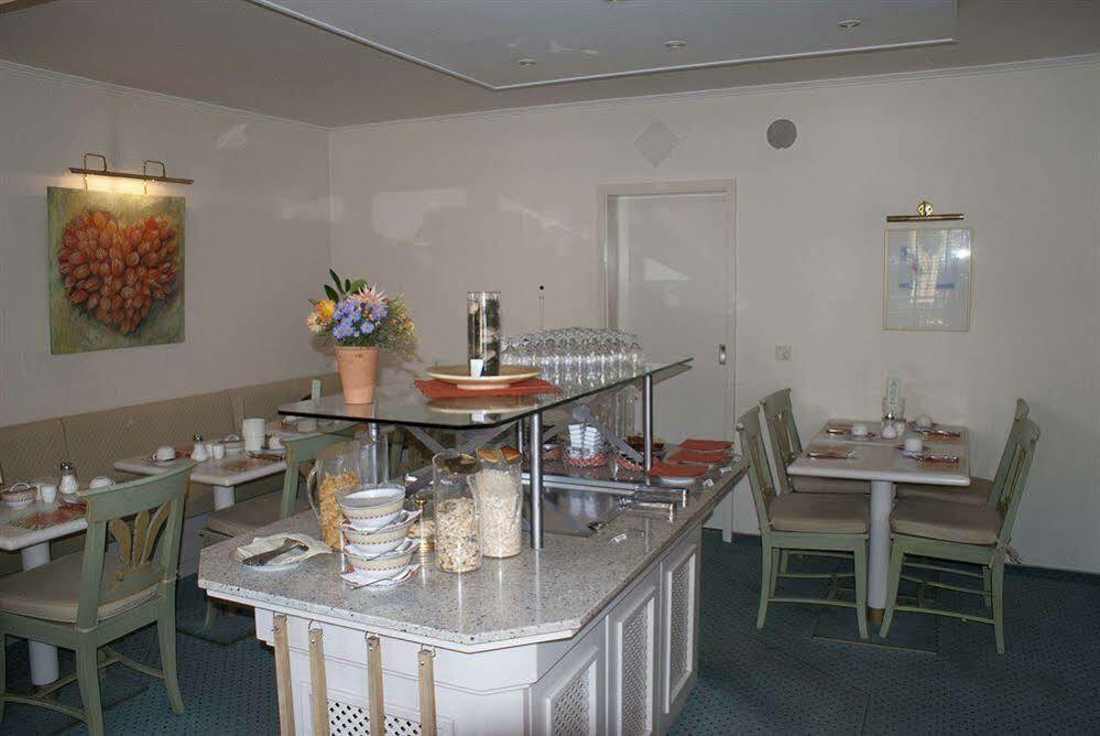 Entree Gross Borstel Garni Hotel Hamburg Exterior photo